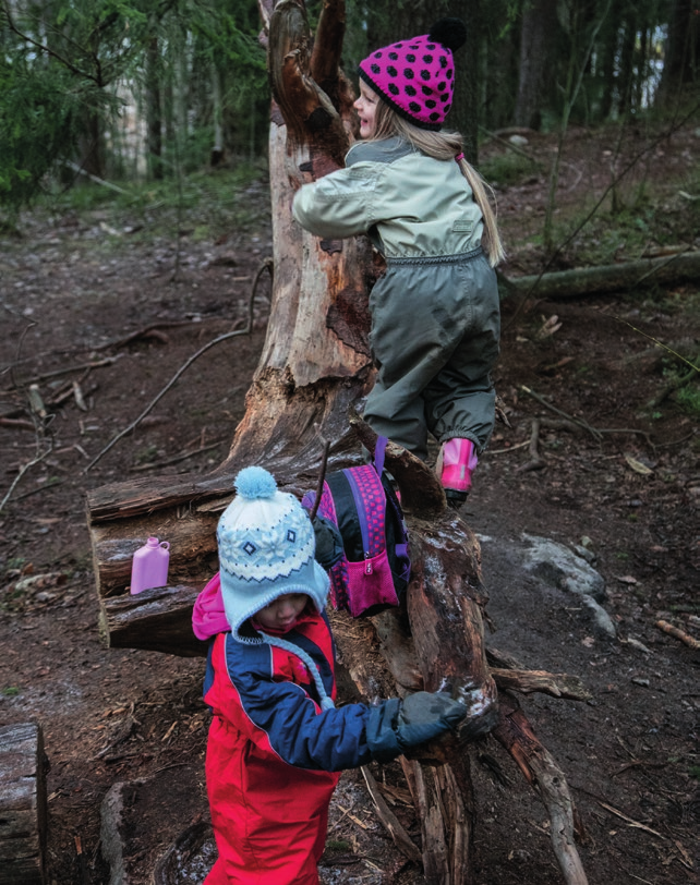 Asukaspuistot Asukaspuistot on tarkoitettu kaikenikäisille lapsille ja heidän huoltajilleen. Puistoissa toiminta on ohjattua ja tapahtuu ulko- tai sisätiloissa.