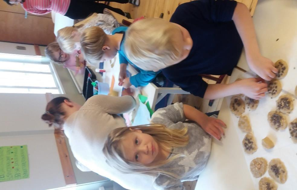 Pidimme myös joka kuisen levyraadin, siellä soi tuttuun tapaan Antti Tuisku, Anna Abreu yms.