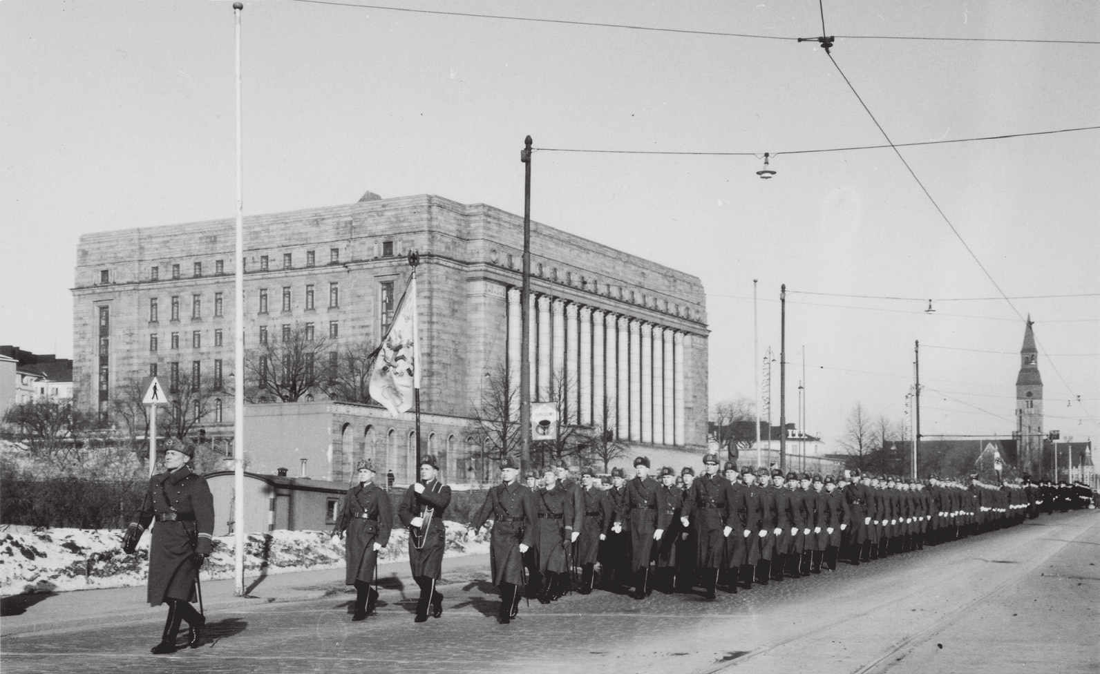 Marssi eduskuntatalolta presidentin