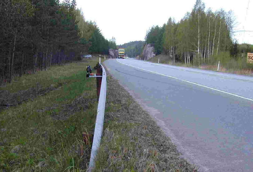 tivalvonta alkoi edellisen viikon torstaina). Taulukossa 4 on esitetty molemmilla kuvauspaikoilla tunnistettujen ajoneuvojen määrät suunnittain. Kuva 2.