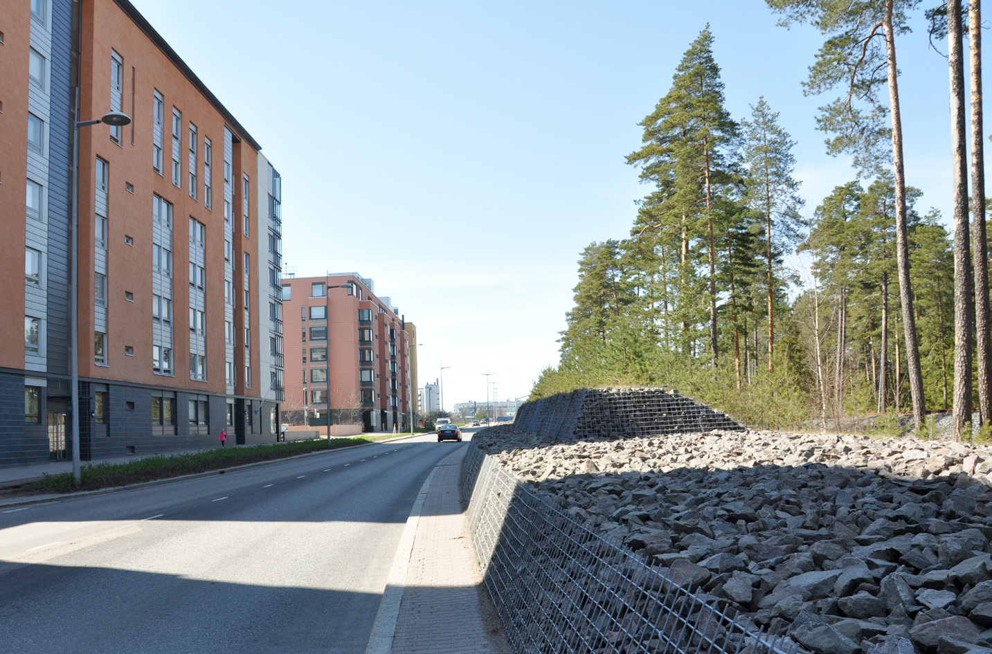 uotieltä länteen päin Aurinkotuulenkadun