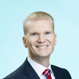 Nokia Oyj:n kestävän kehityksen johtaja 29 22, ympäristöjohtaja 24 29 ja strategiakehitysjohtaja 23 24.