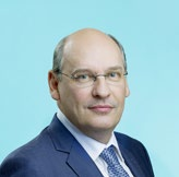 Strategia 2 Vastuullisuus 3 Hallinnointi 4 Toimintakertomus 5 Tilinpäätös 69 Johtoryhmä Matti Lievonen Matti Lehmus Kaisa Hietala Panu Kopra Toimitusjohtaja ja johtoryhmän puheenjohtaja Insinööri,