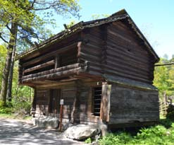 Skansen on pihal, pal l ahan taivahan ual olii muzei Ruočin piälinnas Stokgol mas.