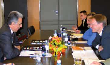 Tiedotustoiminta asiainministerin Janez Potočnikin.