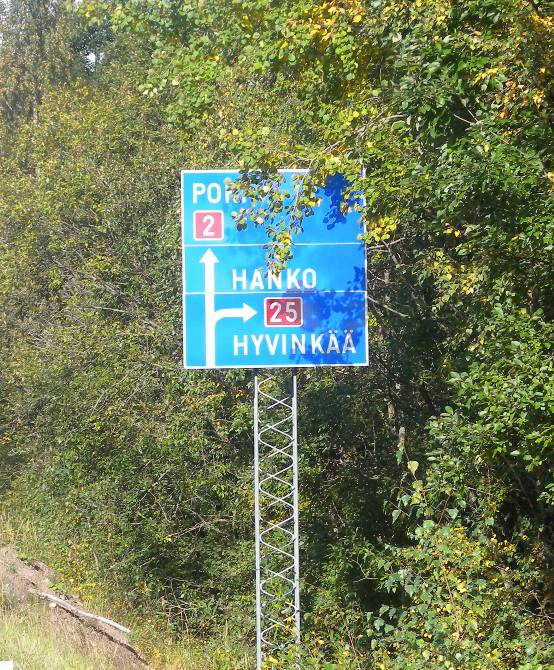 liittymä poikkeaa muista liittymistä, koska siinä vt 1 ja vt25 kulkevat muutaman