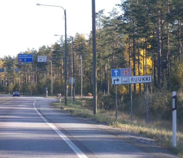 30 Kehä V opastuksen ja viitoituksen esisuunnitelma ESISUUNNITEMA tettaisiin muuttuvien opastaulujen avulla, voitaisiin kuljettajille tarjota ajantasaista tietoa mm. seuraavien lähtöjen aikatauluista.