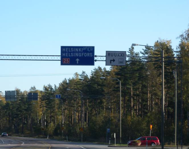 Nykyään teollisuusalueet opastetaan yhdellä tai kahdella opasteella.
