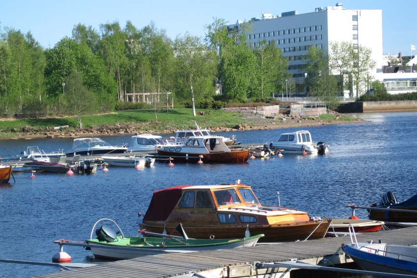 POHJOIS-POHJANMAAN SAIRAANHOITOPIIRI Tammi-toukokuu 5/2010 Saapuneet lähetteet Avohoitokäynnit Hoitopäivät Leikkausta, toimenpidettä tai