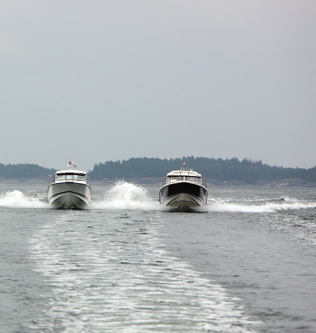 kaavan veneet luokan myydyin vene on viime vuosina ollut Aquador 32 C. Vertailuun Aquador sai haastajikseen kolme samaa konseptia noudattavaa kilpailijaa.