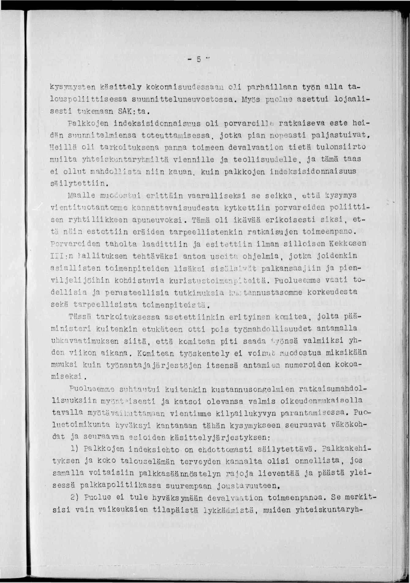 ^ -f--''; «F, kysymysten kästtely kokonasuudesnaa ol parhallaan työn alla talouspolttsessa suunntteluneuvostossa. Myös puoluo asettu lojaalsest tukemaan SAK:ta.