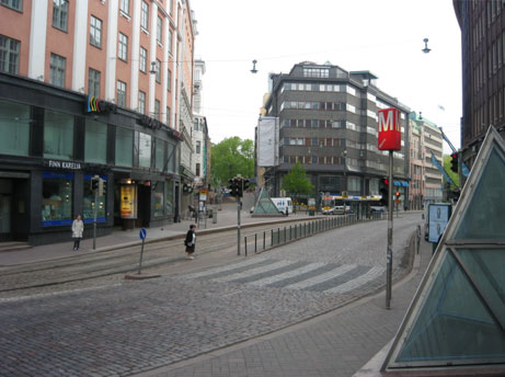 Kaisaniemenkatu Kaisaniemenkatu toimii tärkeänä yhteytenä Rautatientorilta Hakaniemen ja Kruunuhaan suuntaan.