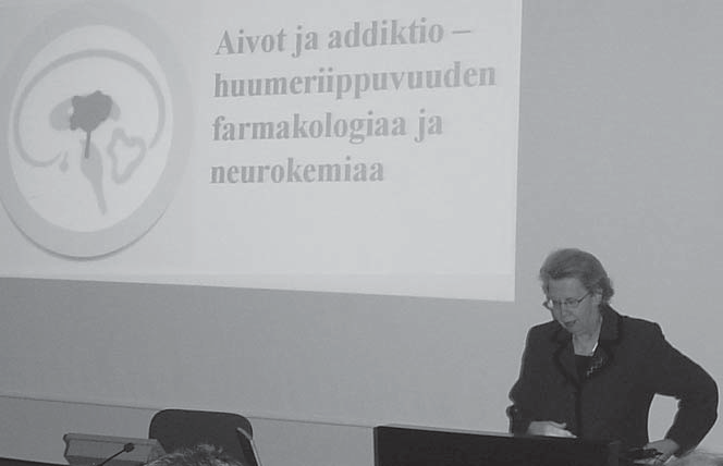 18 LIISA AHTEEN JÄÄHYVÄISLUENTO Professori Liisa Ahtee piti jäähyväisluennon Viikin Biokeskuksessa 4.12. 2002 jäätyään eläkkeelle marraskuussa.