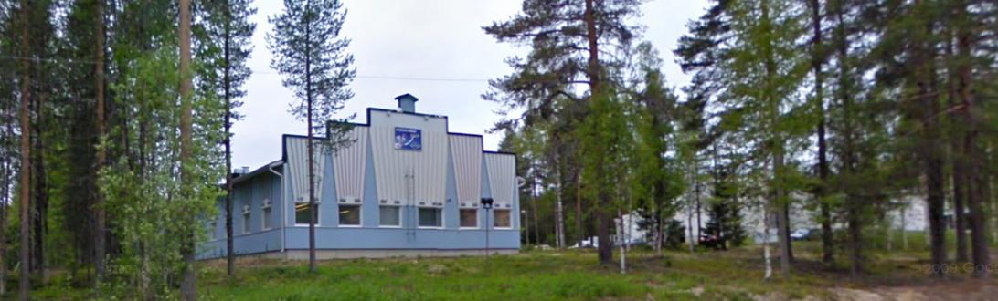 Liike- tai teollisuuskiinteistö eläinpuiston viereisellä tontilla.