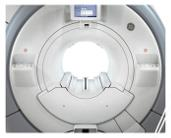 KUVA 13 Optima MR450W (14) Twinspeed -laite on käytöstä poistettu, GE Healthcaren valmistama magneettikuvauslaite.