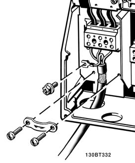 4. Sähköasennus VLT HVAC -taajuusmuuttajan käyttöohjeet 4.1.7. Mallien B1 ja B2 verkkoliitäntä. 4 Illustration 4.8: Kytkeminen verkkovirtaan ja maadoitukseen. 4.1.8. C1:n ja C2:n verkkovirtakytkentä Illustration 4.