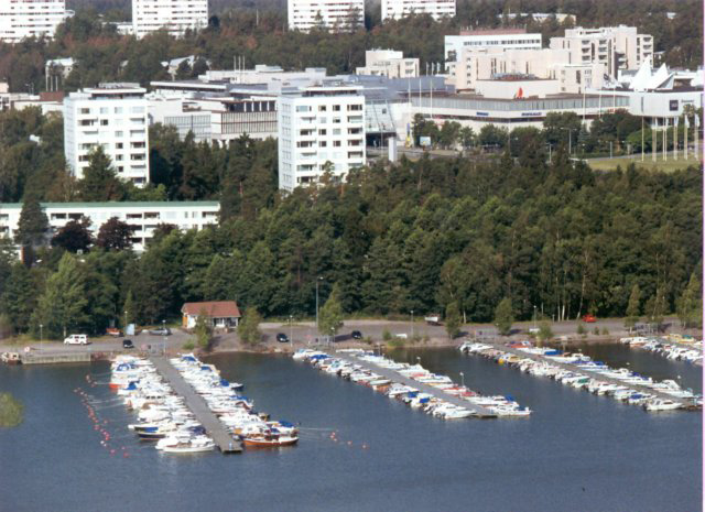 Pilaantuneiden sedimenttien kunnostusvastuu telakoiden osalta on järjestetty ympäristölupien puitteissa.