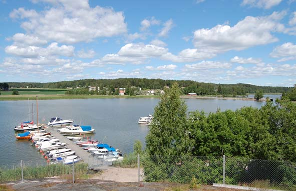 JOHDANTO Järjestöstrategian tavoitteena on kirjoittaa auki ne tavoitteet ja toimenpiteet, miten yhteistyötä julkisen sektorin (kunnan ja seurakunnan) sekä kolmannen sektorin (yhdistykset ja