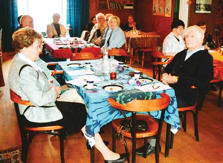 Soittavat Saarat eli Liisa Vuokila ja Tiina Mutanen esittivät karjalaista kansanmusiikkia. Kuukauppi-Rupolan kylätapahtuma pidettiin Riihimäellä Vihreässä talossa 24.9.