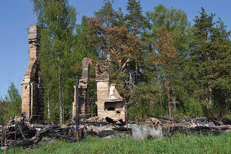 Karjalaisuus elää nuoren hämäläisen mielessä Jarmo Kuparinen Lopelta, ns. kolmannen polven evakko, on käynyt menetetyn Karjalan puolella tutustumassa isovanhempiensa kotipaikkoihin jo kuusi kertaa.