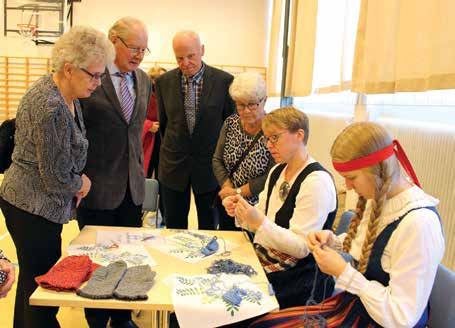 Käsityönäytökset kruunasivat Perinnepäivän Eija Nurminen Sunnuntaina 2.10.