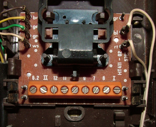 (Siedle) MDX-228 MDX-9228 (HT4-02) I 2 8 (sitt) 9 5 5 2 SW, SW Kuusijhdinkytkentä Siedle, 24 VAC-kutsu 7 6.