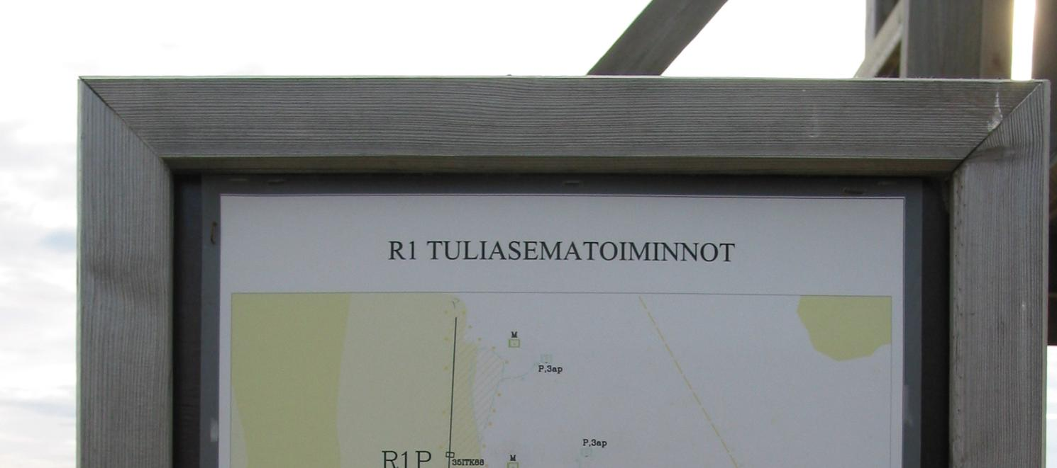 Hiekkaiset deflaatioalueet voivat ennallistua harmaiksi dyyneiksi, mikäli toimintoja saadaan riittävästi vakioitua ja kulkemista ohjattua (kuva 18) niin, että kulutus selvästi vähenee.