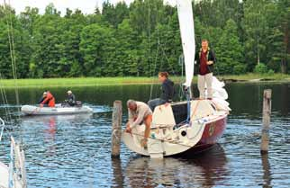 Kuurinmaan kaunein järvi Usmajärvi on kiinnostava paikka järviharrastajien mielestä. Reitti, jonka aikana voidaan nauttia järvimaisemista, kulkee metsäteitä ja pieniä maaseututeitä pitkin.