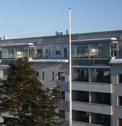 Laajasalon peruskorjaukseen on liittynyt myös täydennysrakentamista. Kuvassa näkyvät uudet asunnot 70-luvun kerrostalojen katolla. Till Degerös grundrenovering har tillbyggnationer lagts till.