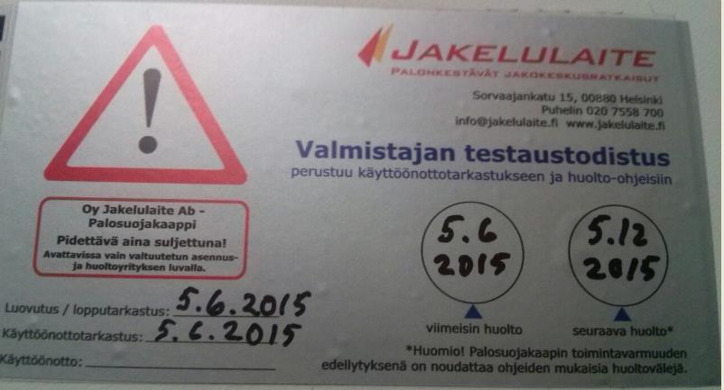 24 saa asiakas tuotteelle takuun. Tästä on merkkinä teholähteen oveen liimattava valmistajan testaustodistustarra (kuva 6). Kuva 6.