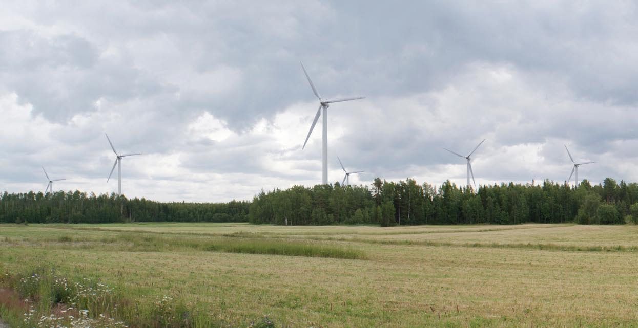 Suunnitelman 2 mukainen havainnekuva Öjnasta. Voimaloiden korkeus 120m.