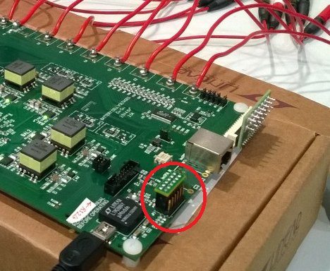 Loppuraportti 12(20) Koodin latauksen jälkeen USB kaapeli kytketään irti ja JP7 piikkiriman rivit C ja B kytketään yhteen liitoskappaleella kuvan 9 mukaisesti.