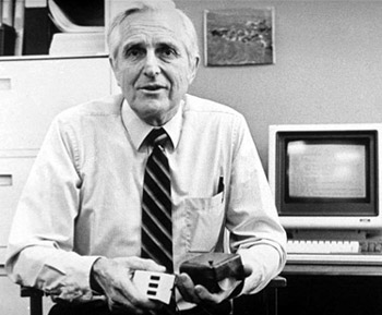 Douglas Engelbart http://i7.photobucket.com/albums/y276/bertp/muisdouglas_engelbartmetmuis.