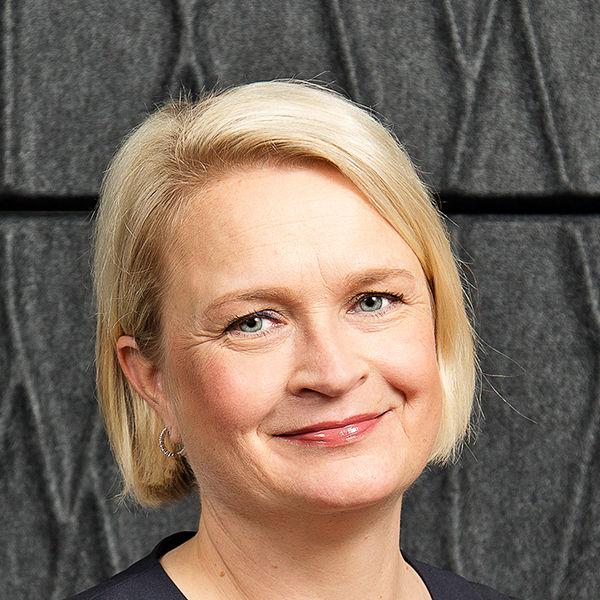 Anni Ronkainen Chief Digital Officer s. 1966, kauppatieteiden maisteri.