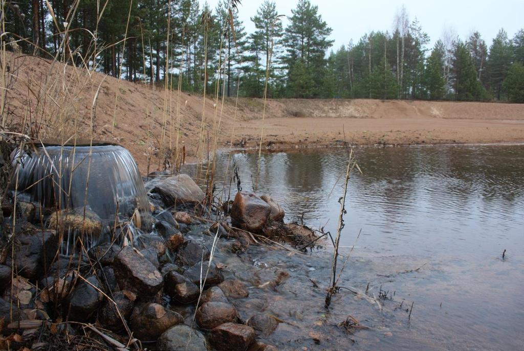 SUOJELUSUUNNITELMA 21 Kuivalan tekopohjavesilaitoksen ja Haimilan alueen väliin jää osa Salpausselkää, josta pohjavesi purkautuu Mietunsuolle. Purkautuva pohjavesimäärä on noin 700 m 3 /vrk.