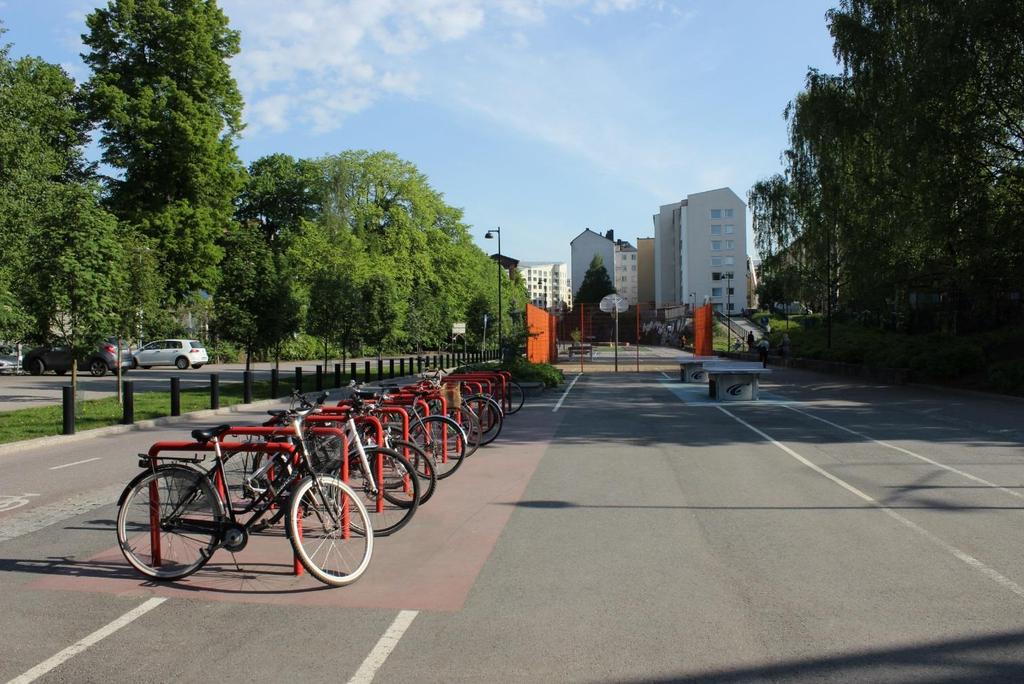 + Runkolukitusmahdollisuus pyöräparkissa Baanan varrella - Baana on