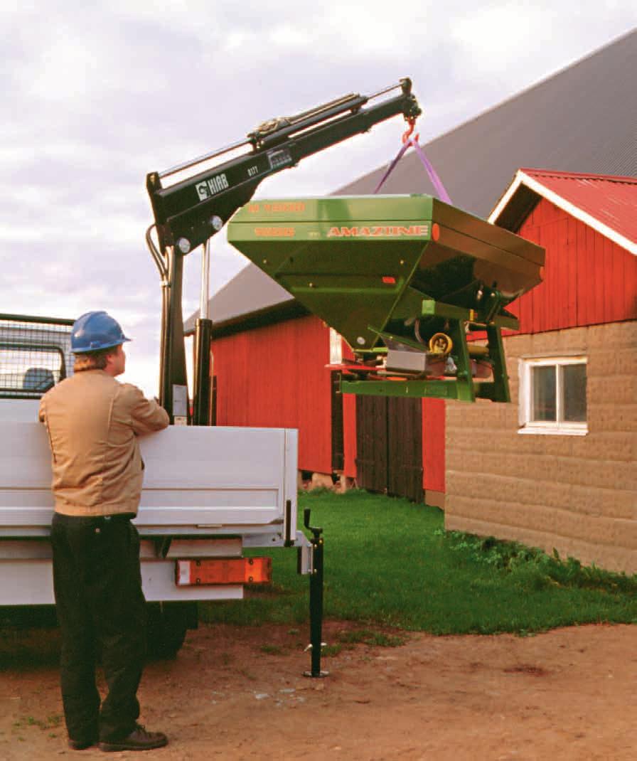 Hiab 013 T on samalla tavoin kompakti ja matalaprofiilinen kuin Hiab 008 T ja mahtuu kätevästi pick-up-auton lavasuojan alle.