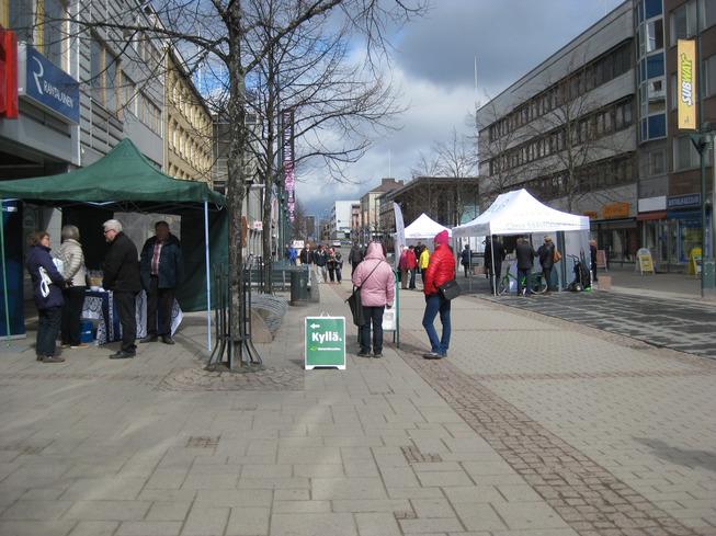 fi Kouvolan Ydinkeskusta ry on Elävä kaupunkikeskusta ry:n jäsenyhdistys. Tavoitteenamme on viihtyisä, turvallinen ja tapahtumarikas kaupunkielämä keskustassa.