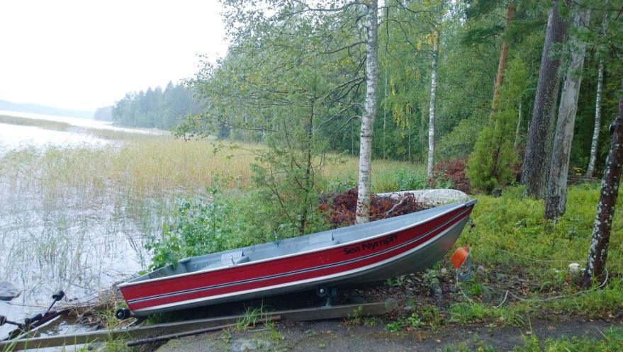 VENE Vene on lukittu. Veneen lukkoon sopii sama avain kuin mökin riippulukkoon.