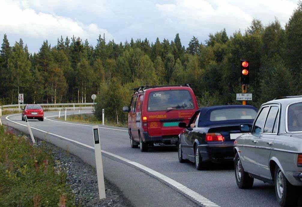 gen, Giæver 2001). Alankomaissa tehdyssä tutkimuksessa ramppiohjauksen on arvioitu lisänneen väylän kapasiteettia 0 5 prosentin verran (Taale, Middelham 2000).