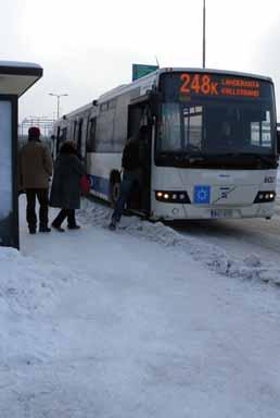 Joukkoliikenne Joukkoliikenteen nousijamäärät ovat kasvaneet Espoossa vuodesta 1999 vuoteen 29 noin 17 %. Junien nousijamäärät ovat kasvaneet 115 % ja bussien nousijamäärät 8 %.