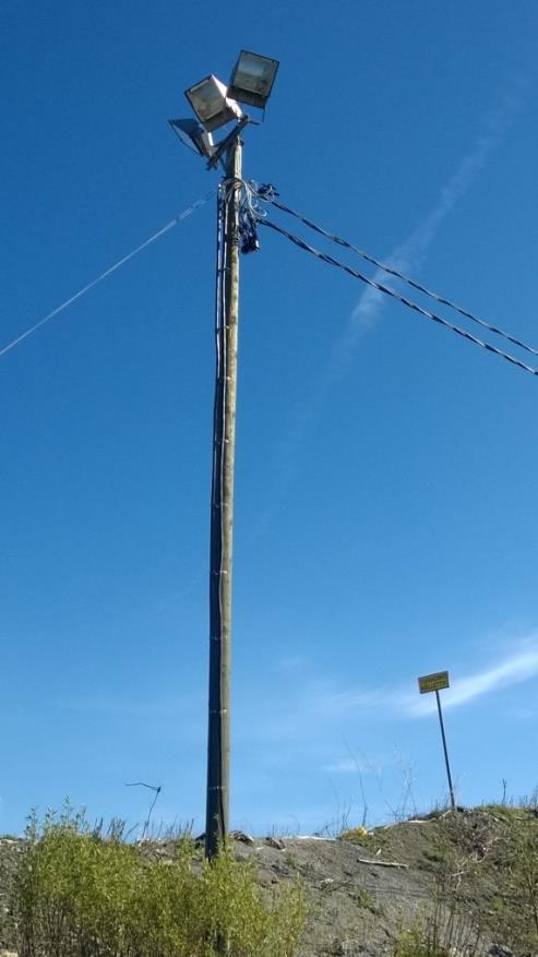 31 (51) Verkkoyhtiönä toimivalta Kuopion Energialta saadun verkko-otteen liitteen 5 perusteella pystyttiin asemakuvaan piirtämään muuntajien väliset kaapeloinnit, valokuitujen reitit ja