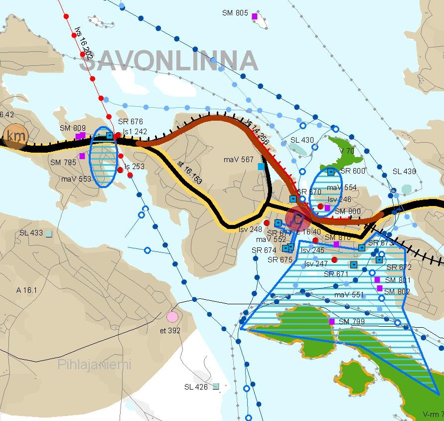 2 Alue sijaitsee Savonlinnan kaupungin keskustan pohjoisosassa Vääräsaaren alueella, kaupunginosan 1, korttelin 32 viereisellä ranta- ja vesialueella.