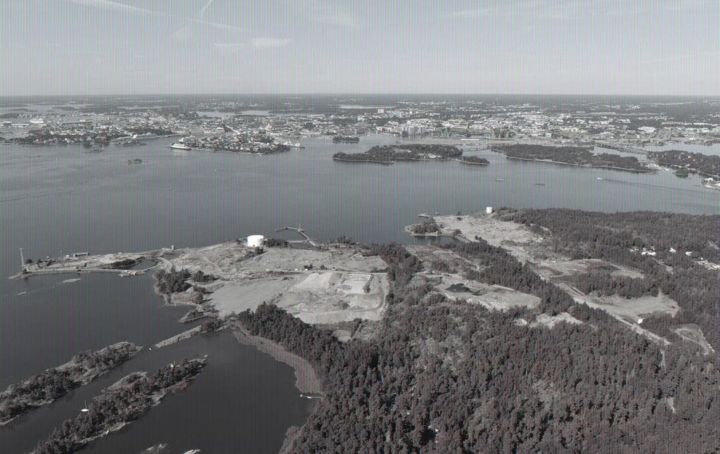 rannassa pienen osan asemakaava-alueesta omistaa Skanska Talonrakennus Oy.