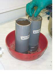 17 KUVA 5. Sideaineen stabiloituvuus testataan laboratoriokokein (Allu Finland 2007). 2.3.