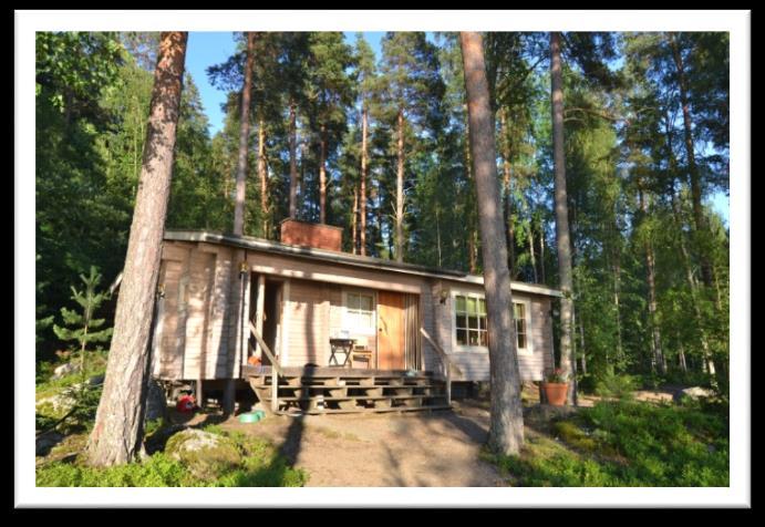 Aivan rannassa sijaitseva sauna on kesäisin erittäin tunnelmallinen.