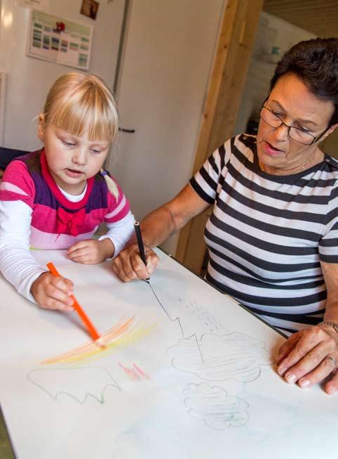 lailla kuin rajojenkin. Lapsen on ymmärrettävä, ettei toista ihmistä nimitellä tai kiusata eikä hänen heikkouksiaan osoitella.