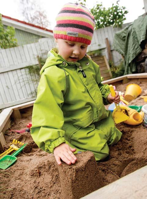 Älä tule paha kakku, tule hyvä kakku! Lorut, hokemat, sadut ja tari- nat tukevat lapsen puheen kehitystä. Tutut päivärutiinit Lapsi tarvitsee suurin piirtein samana toistuvan päiväjärjestyksen.