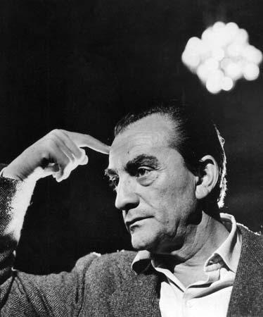 Luchino Visconti (1906-1976) korkea-aatelinen, monitaiteellinen koti erittäin musikaalinen, sellisti yhteydet Ranskaan 1935-6 > kommunismi, antifasismi Jean Renoirin assistentti elokuvassa Une partie