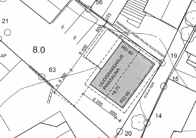 2 Kuva 2. Uudisrakennuksen sijainti tontilla rakennussuunnitelmien mukaan. MK 1:200. Ote rakennuslupahakemuksen liitekartasta.